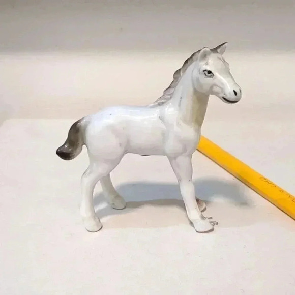 White Horse figurine - Picture 1 of 4